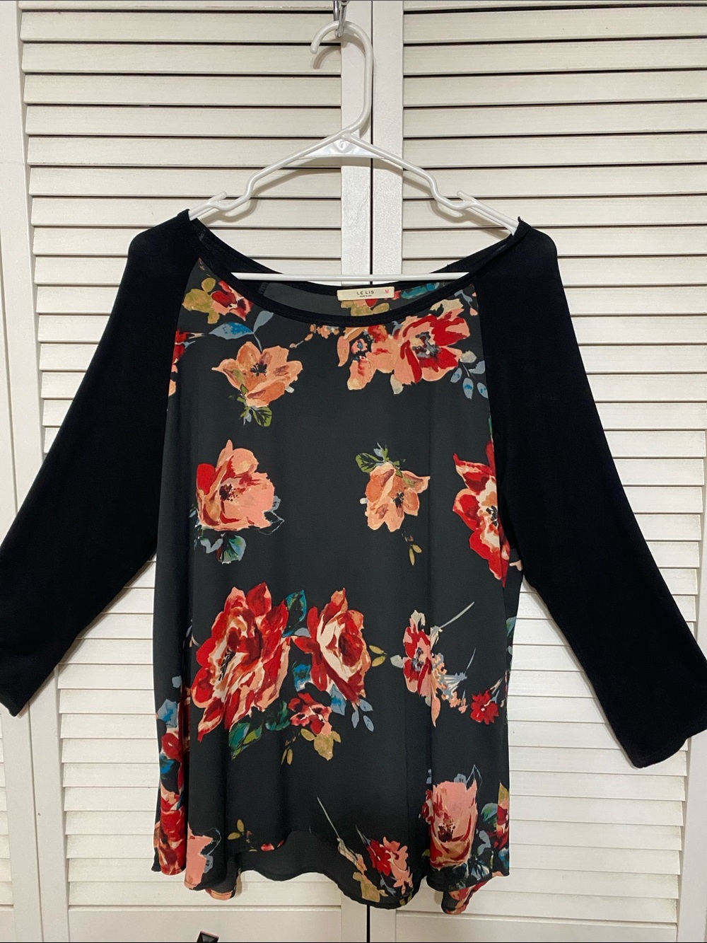 LE  LIS Floral Design Blouse Size M